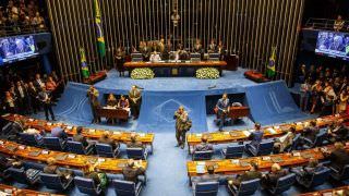 Senadores aprovam com alterações projeto sobre partidos políticos