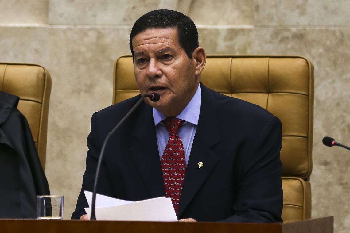 Mourão sobre ato: 'Não autorizei uso da minha imagem'