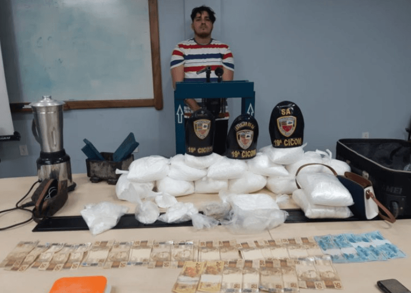 Homem é preso com 25 quilos de cocaína em Manaus