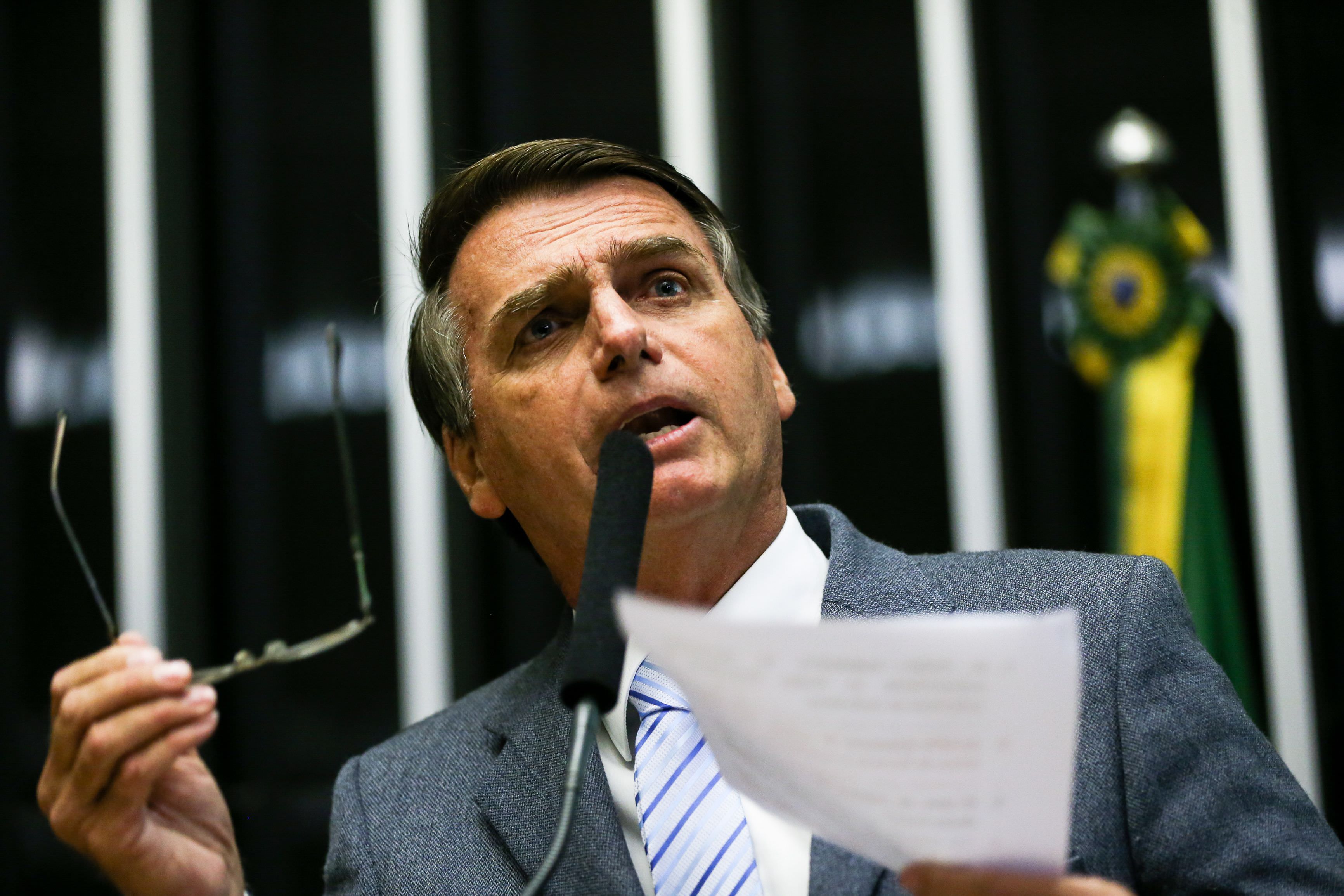 Bolsonaro se 'equivoca' ao tentar explicar gastos com cartão