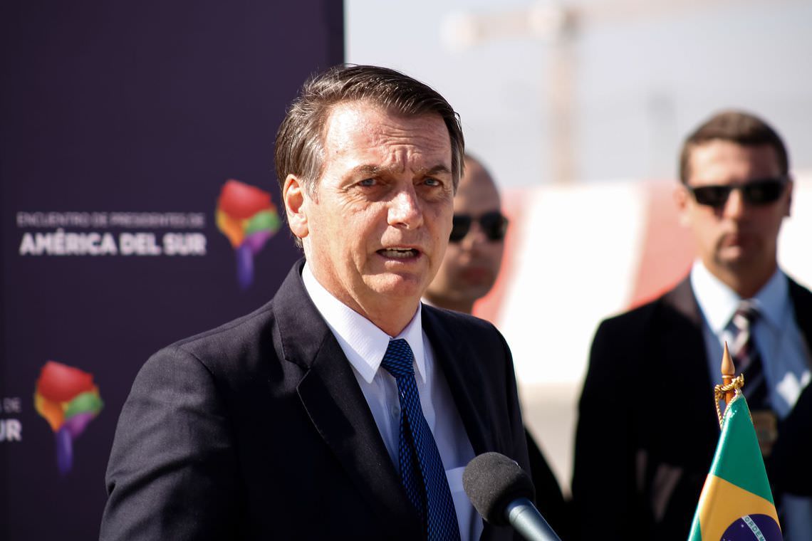 Para chamar protesto, grupos misturam rostos de Bolsonaro e Hitler