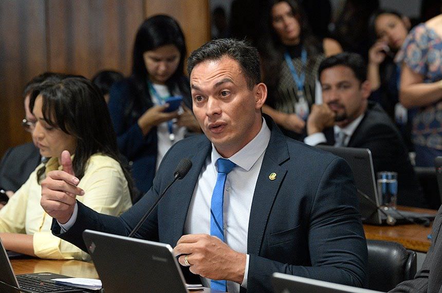 Projeto libera FGTS para pagamento de ensino superior e cirurgias