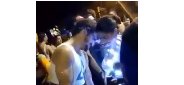 Caio Castro é flagrado mostrando 'volume' da cueca para mulher durante o Carnaval; veja vídeo