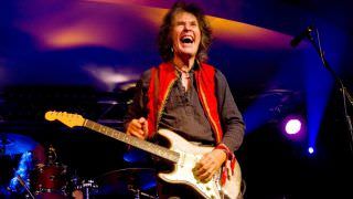Aos 66 anos, morre Bernie Tormé, ex-guitarrista de Ozzy e Gillan