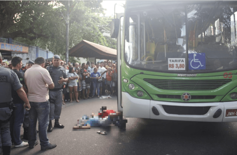 Justiceiro mata assaltantes que faziam arrastão no Centro de Manaus