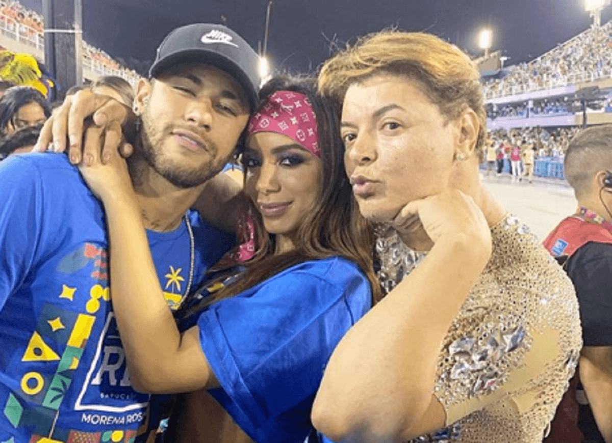 Anitta diz que 'tudo pode acontecer quando está solteira'