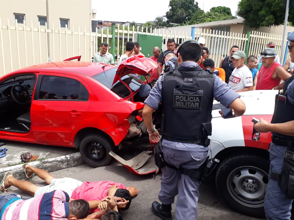PM atinge carro de assaltantes durante perseguição policial; Veja o vídeo