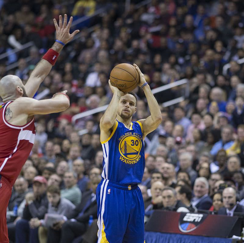 Stephen Curry faz 37 pontos, mas Golden State perde do Minnesota