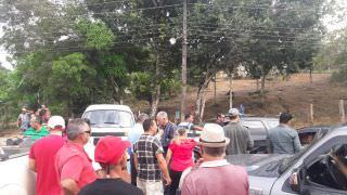 Moradores de Iranduba protestam contra prefeito Chico Doido