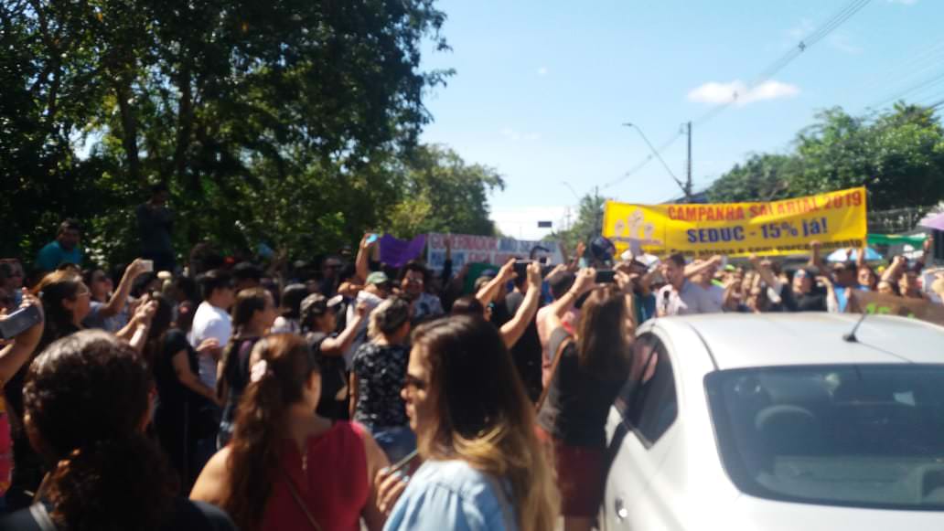 Professores estaduais ameaçam começar uma greve no Amazonas