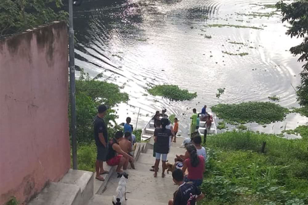 Moradores encontram corpo de homem boiando no igarapé do Mauazinho