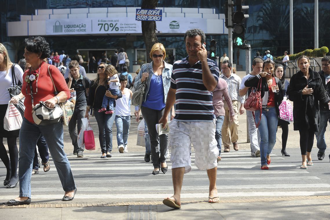 Taxa de desemprego no Brasil sobe e fica em 12,4% em fevereiro