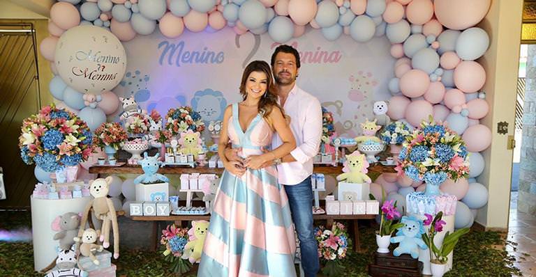 Amanda Françozo descobre sexo do bebê em Chá de Revelação