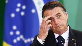 Bolsonaro manda recolher cartilha de saúde do adolescente: 'Certas figuras que não cai bem para meninos e meninas de 9 anos terem acesso'