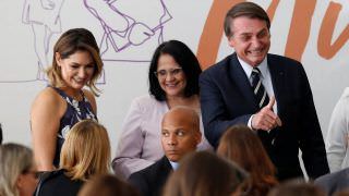 Bolsonaro diz que cada uma das suas duas ministras vale por dez homens