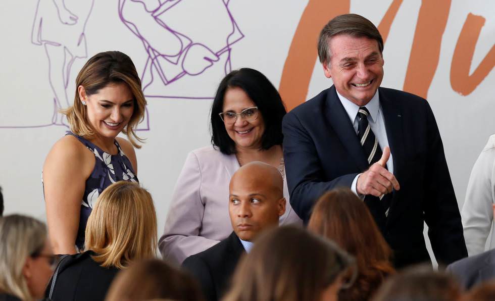 Bolsonaro diz que cada uma das suas duas ministras vale por dez homens