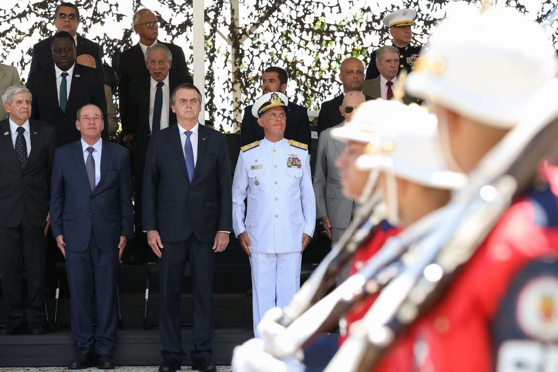País entrará numa nova Previdência que atingirá os militares