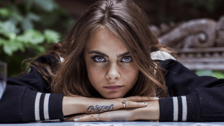 Cara Delevingne diz que teve sexualidade afetada por princesas da Disney