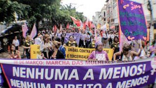 Manifestação no dia Internacional da Mulher pede o fim do feminicídio
