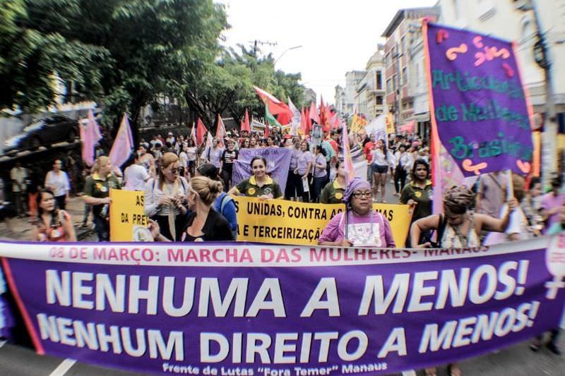 Manifestação no dia Internacional da Mulher pede o fim do feminicídio