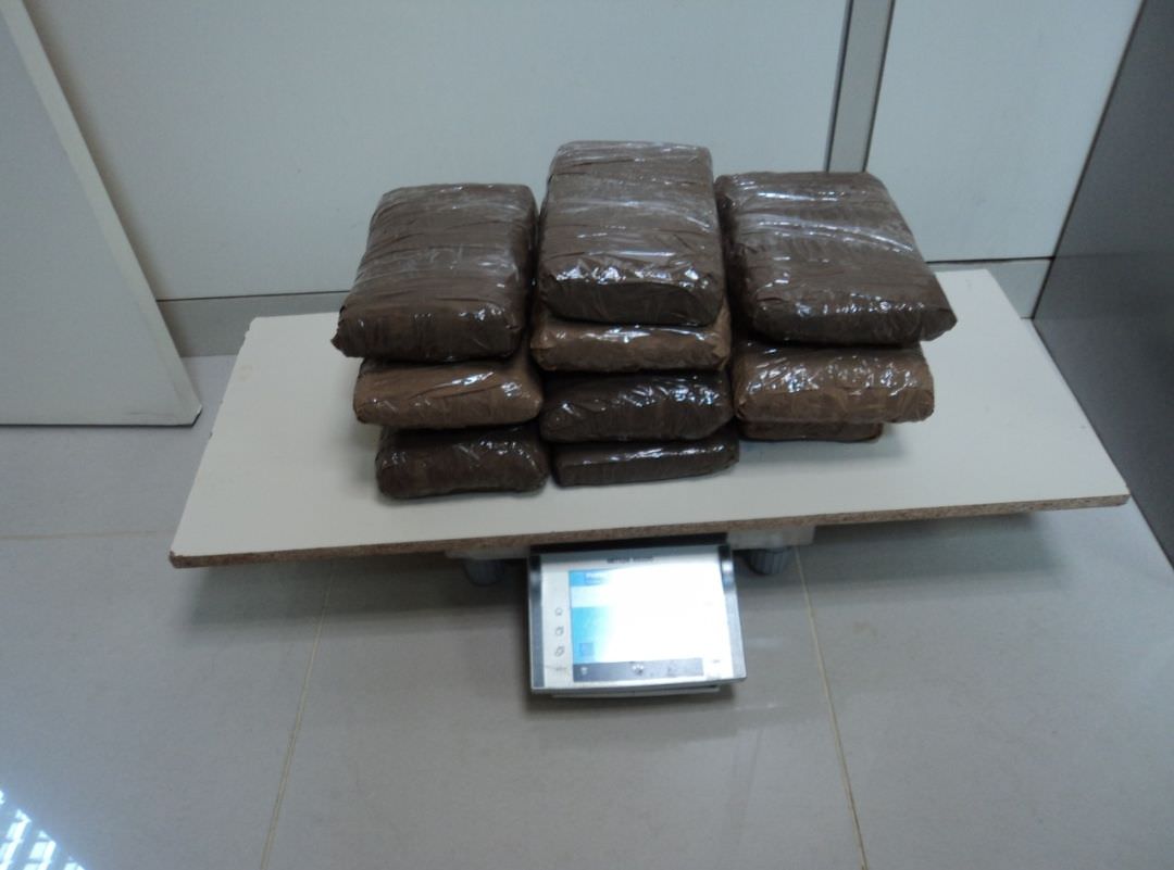 Polícia Federal prende mulheres por tráfico de drogas no aeroporto