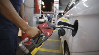 Postos de combustível na Argentina estabelecem horário para brasileiros abastecerem