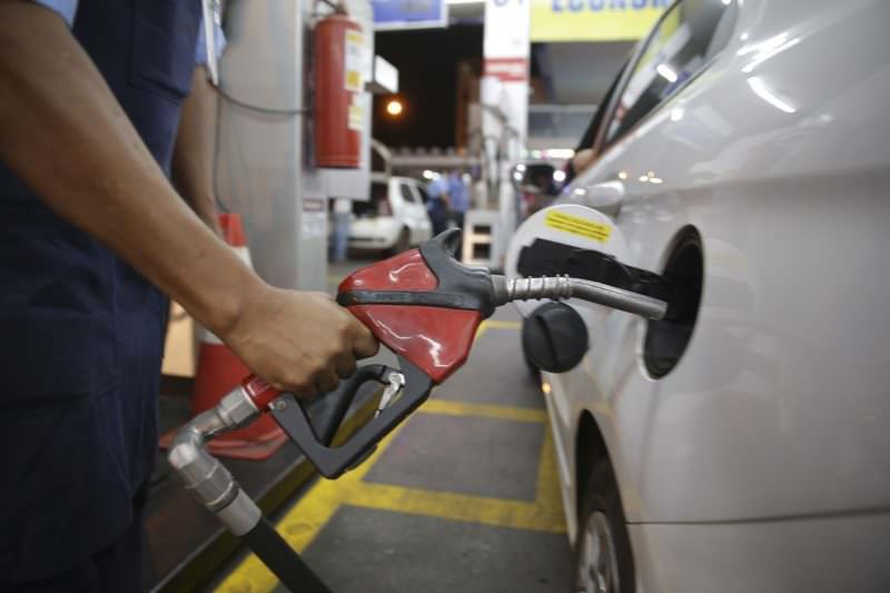 Preço da gasolina poderá cair quase 6% no primeiro semestre deste ano