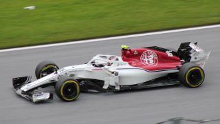 Leclerc lidera dobradinha da Ferrari no primeiro treino livre no Bahrein