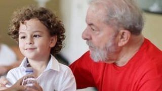 Após ser internado, morre neto de 7 anos do ex-presidente Lula
