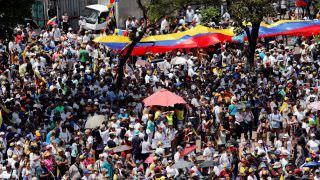 Manifestantes saem às ruas em várias cidades da Venezuela