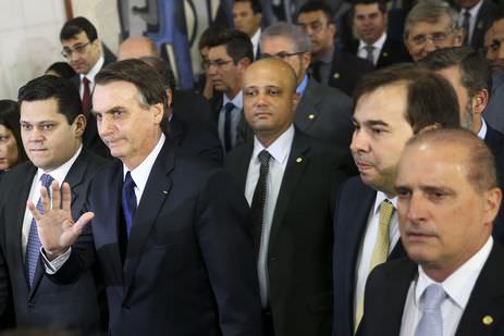 Congresso limita ação de Bolsonaro e debate semiparlamentarismo