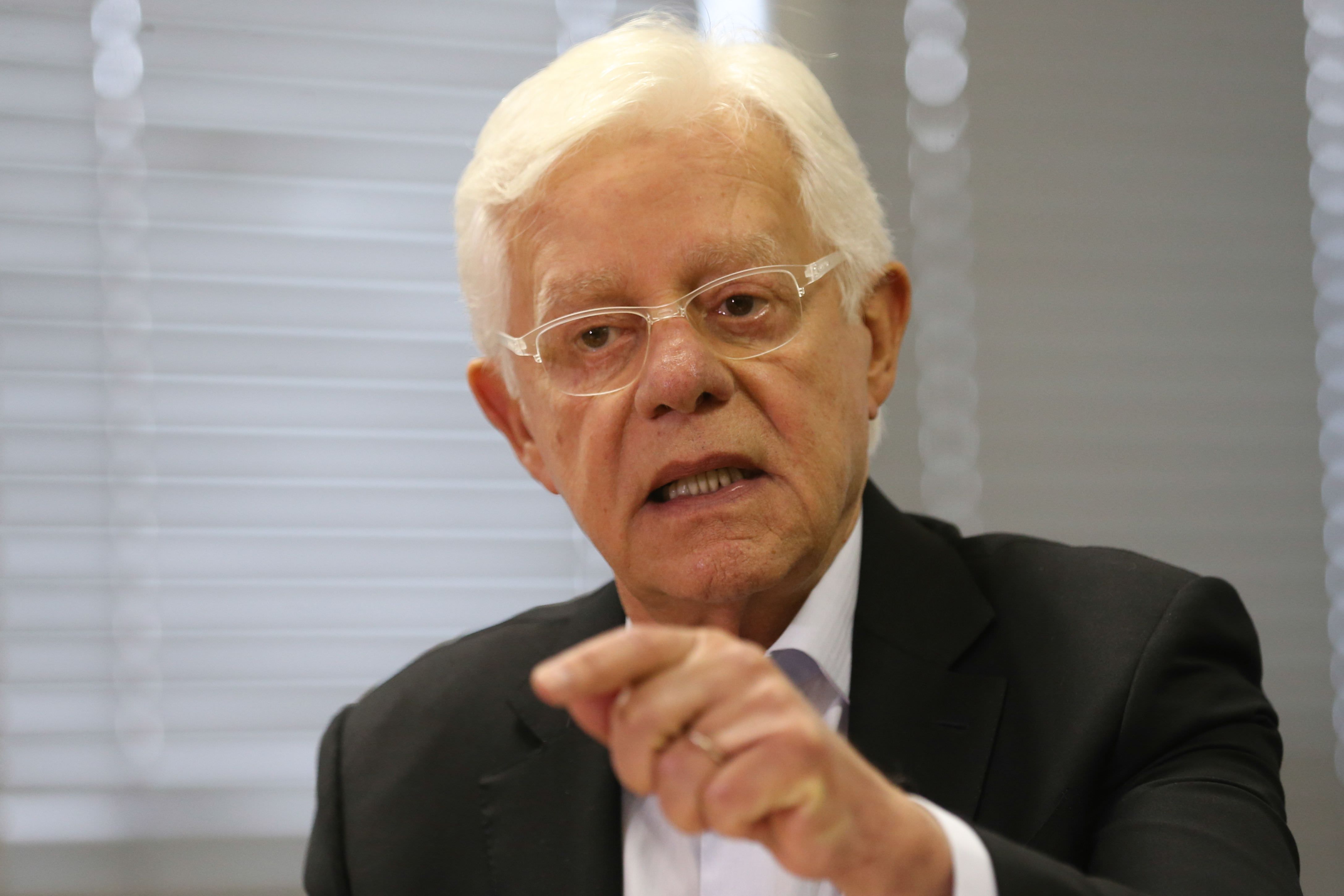 Moreira Franco e Coronel Lima deixam a sede da PF no Rio