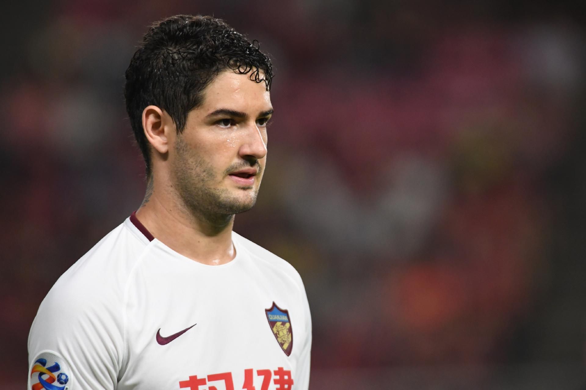 Pato vai ao CT do São Paulo treinar finalizações em pleno domingo