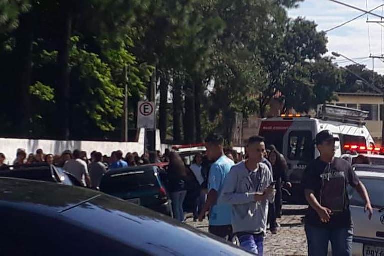 Atiradores matam cinco alunos e um funcionário em escola em Suzano