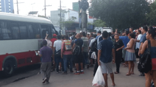 Passageiros reagem a assalto em micro-ônibus e detém bandido