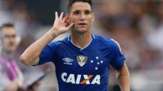 Falta vaga no time titular e Thiago Neves preocupa Cruzeiro