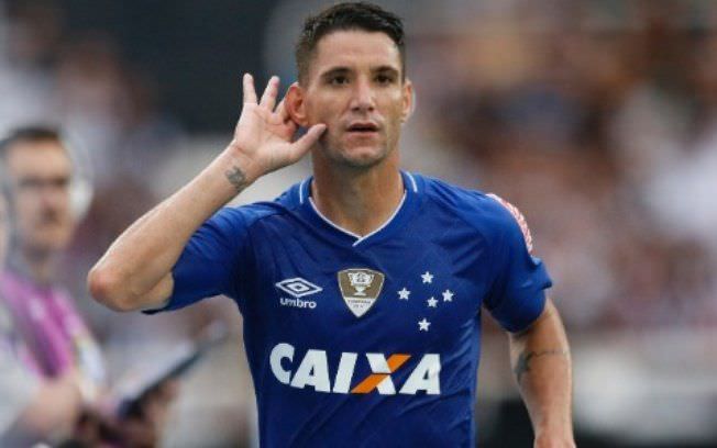 Falta vaga no time titular e Thiago Neves preocupa Cruzeiro