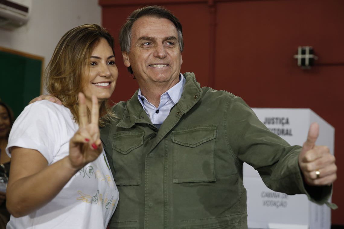 Mulheres: Bolsonaro promete aumentar representatividade das 'joias raras'
