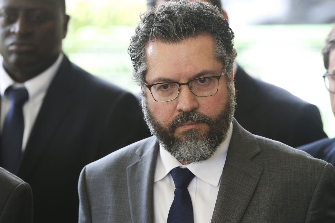 Ernesto Araújo ataca FHC e diz que Brasil guiou EUA