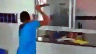 Aluno invade escola com um facão, quebra tudo e tenta matar a diretora; veja vídeo