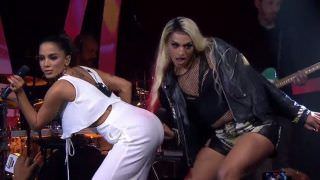 Pabllo Vittar relembra áudio vazado de Anitta sobre dívida e tira sarro