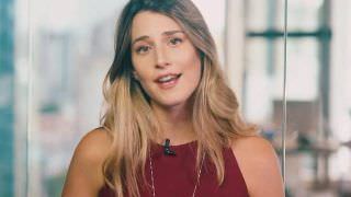 Bettina, a milionária de 22 anos do YouTube, responde comentários irônicos