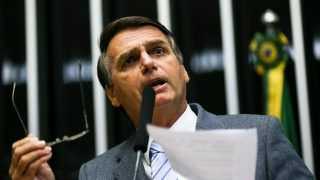 Bolsonaro se 'equivoca' ao tentar explicar gastos com cartão