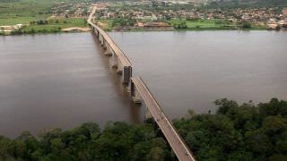 Bombeiros do Pará tentam encontrar vítimas de ponte que desabou
