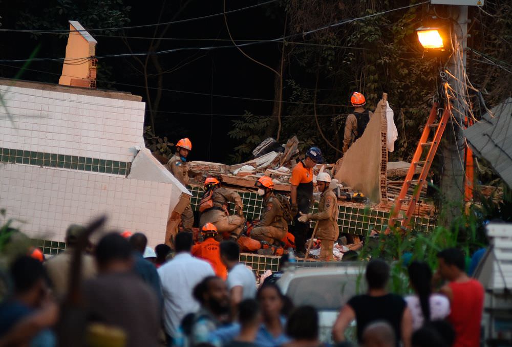 Chega a 18 número de mortos no desabamento no Rio de Janeiro