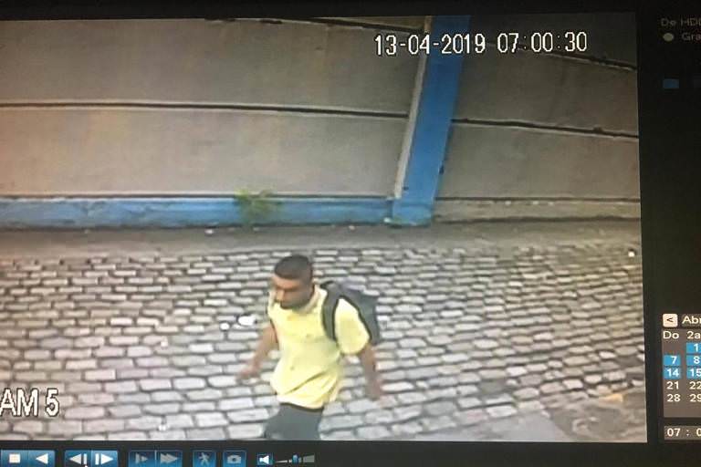 Ladrão invade delegacia, leva celulares apreendidos e distintivo de escrivão
