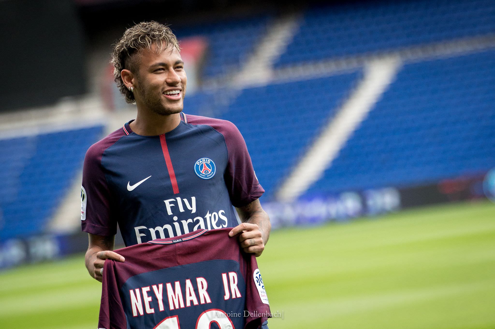 Ronaldo diz a Neymar que espera ser superado por ele na seleção