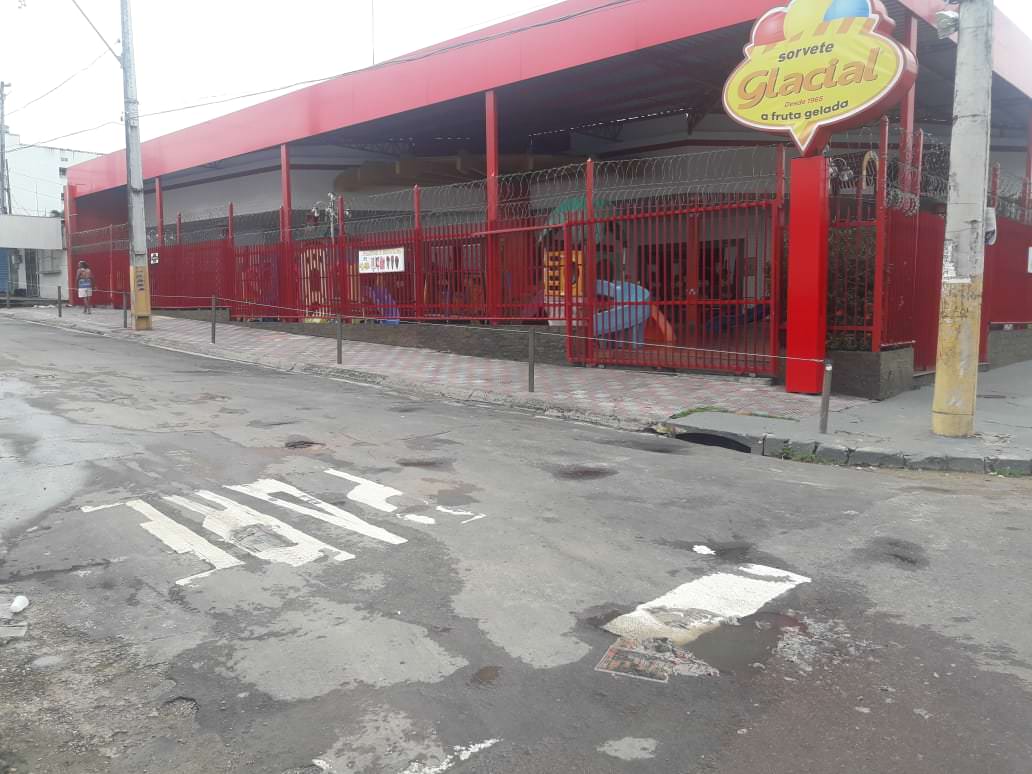Homem é perseguido por carro e assassinado a tiros em Manaus