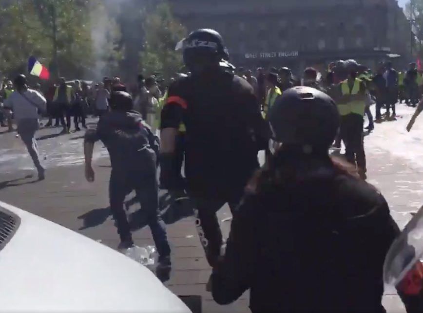 Mais de 100 pessoas são presas em protesto dos coletes amarelos