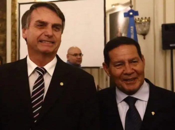 Bolsonaro se irrita com vídeo em que Witzel chama Mourão de 'presidente'